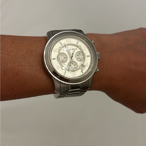 Michael Kors Watch - Picture 4 of 4